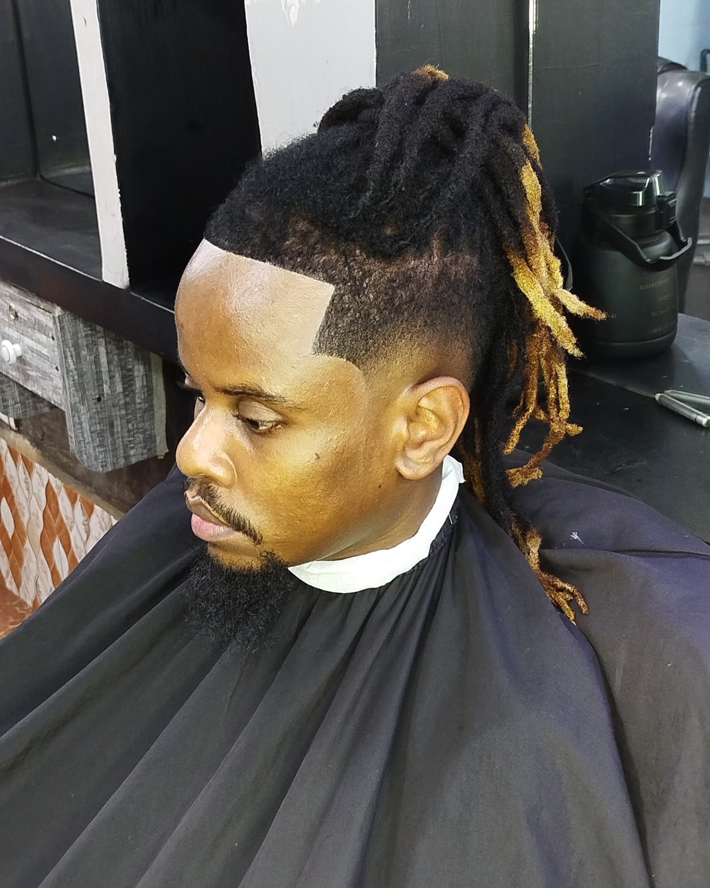 Barber by EduMzito Executive Barbershop in Nairobi — 6 likes, 0 comments - edumzito_exuctive_barbershop on June 19, 2025